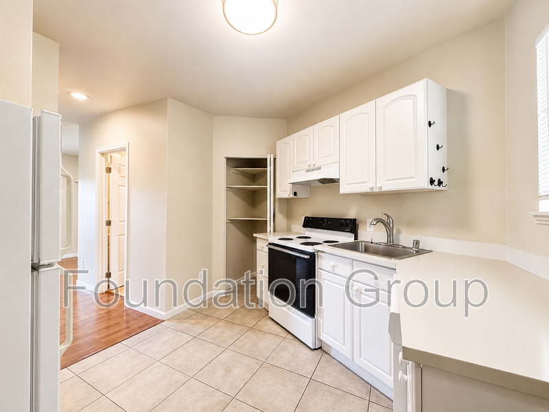 Seattle House: 842 Davis Place S