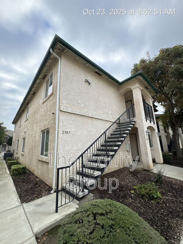 Visalia House: 2907 North Zachary Street