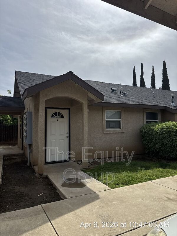 Woodlake Condo: 540 East Lakeview Ave