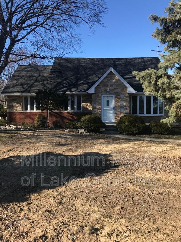 Clinton Township Condo: 22031 Lester St