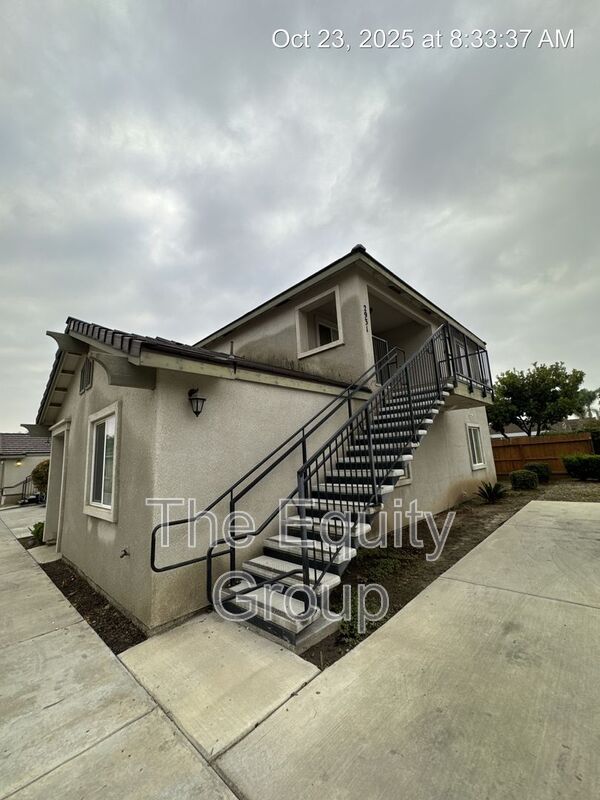 Visalia House: 2931 North Crowe Street