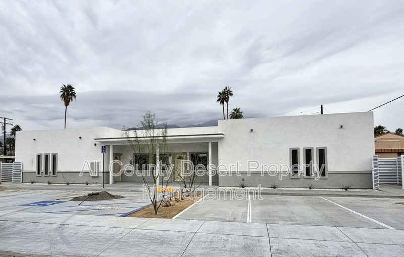 Palm Springs Condo: 517 S. Mountain View Road