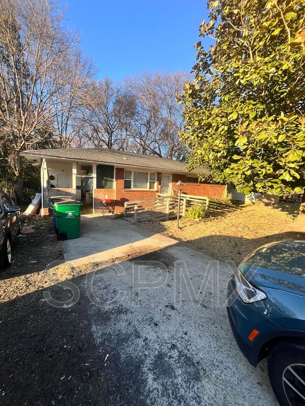 Charlotte House: 3151 Burbank Dr