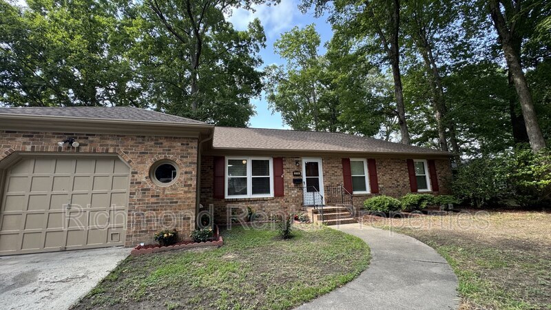 Newport News House: 229 Shadwood Drive