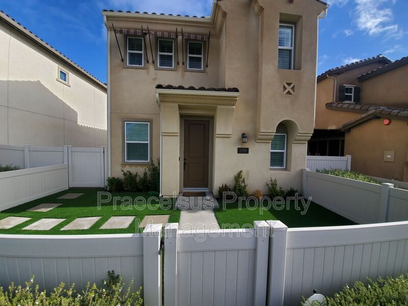 Chula Vista Townhome: 1759 Santa Ivy Ave
