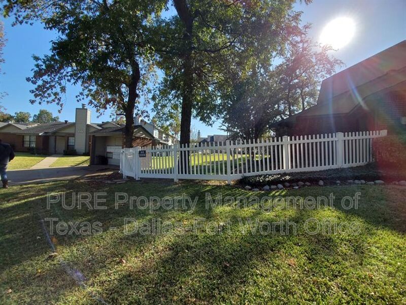 Garland House: 802/102 Castleglen Drive