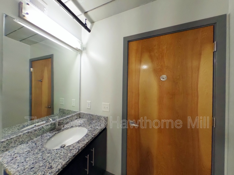 Charlotte Condo: 1101 Hawthorne Lane