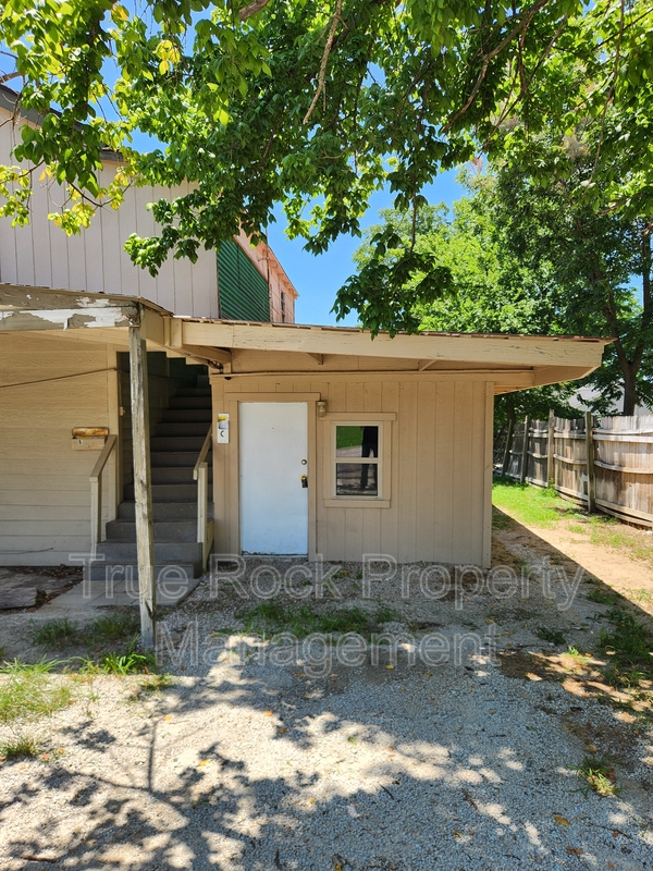 Ada House: 821 N Highland Apt C