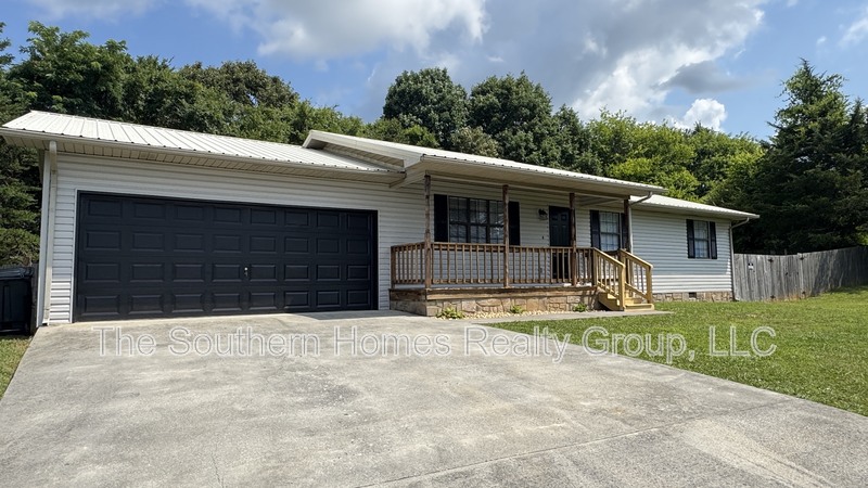 Athens House: 212 Tellico Avenue