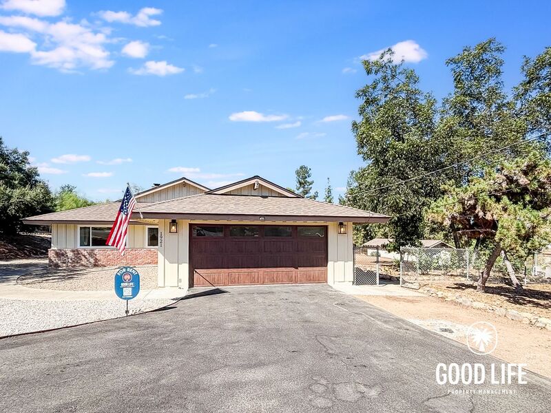 El Cajon House: 1921 Shire Dr