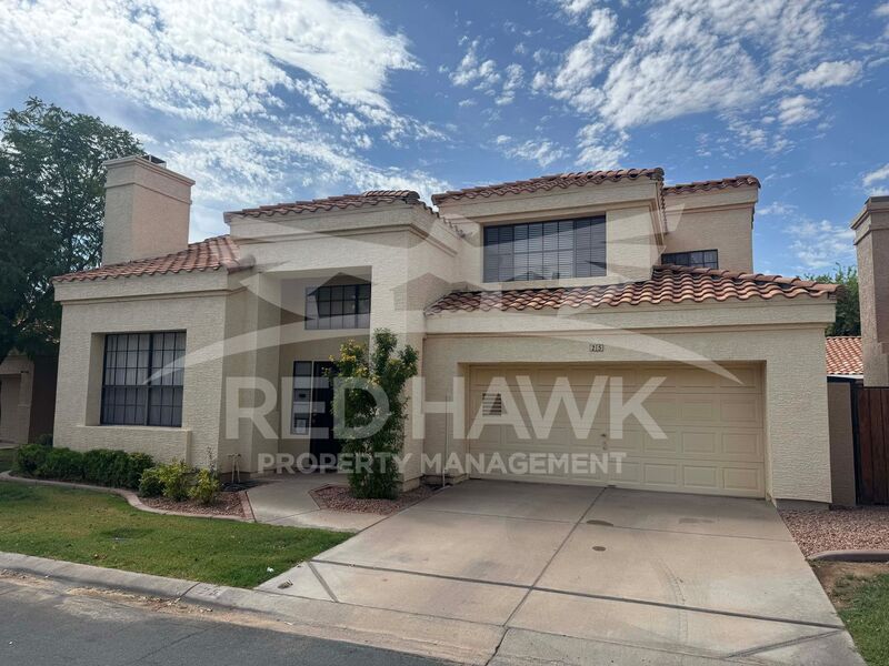 Tempe House: 25 W La Vieve Ln