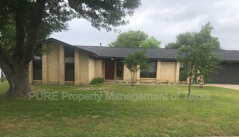 Pflugerville House: 306 S 7th St