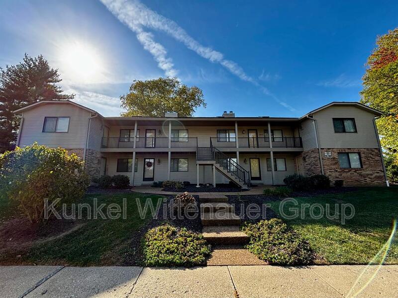 O'Fallon Condo: 166 Eagle Ridge