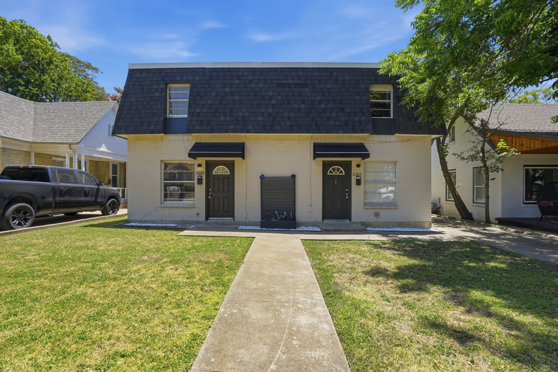Fort Worth House: 3211 Rogers Avenue