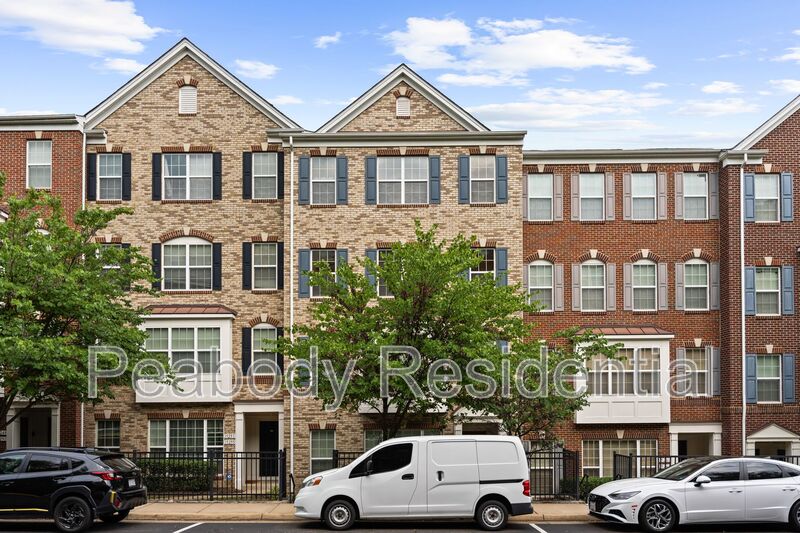 Woodbridge House: 15259 Leicestershire St