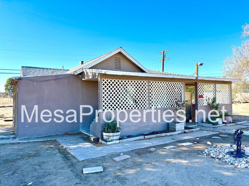 Victorville House: 15235 Cholame Rd.
