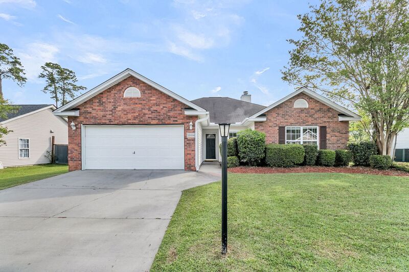 Summerville House: 1004 Cobblestone Blvd