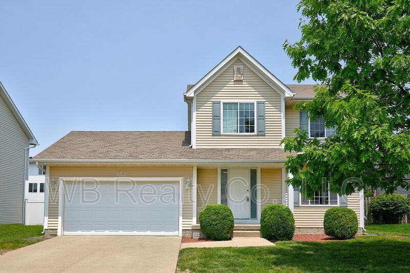 Waukee House: 615 SE Prairie Park Lane