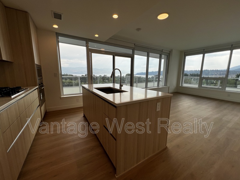 Kelowna Condo: 807-1626 Water Street