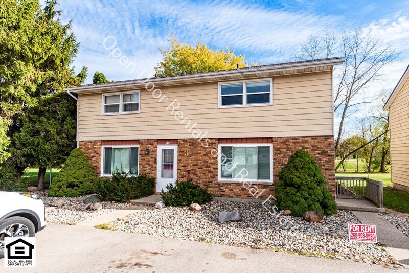 Kendallville House: 926 East Ave