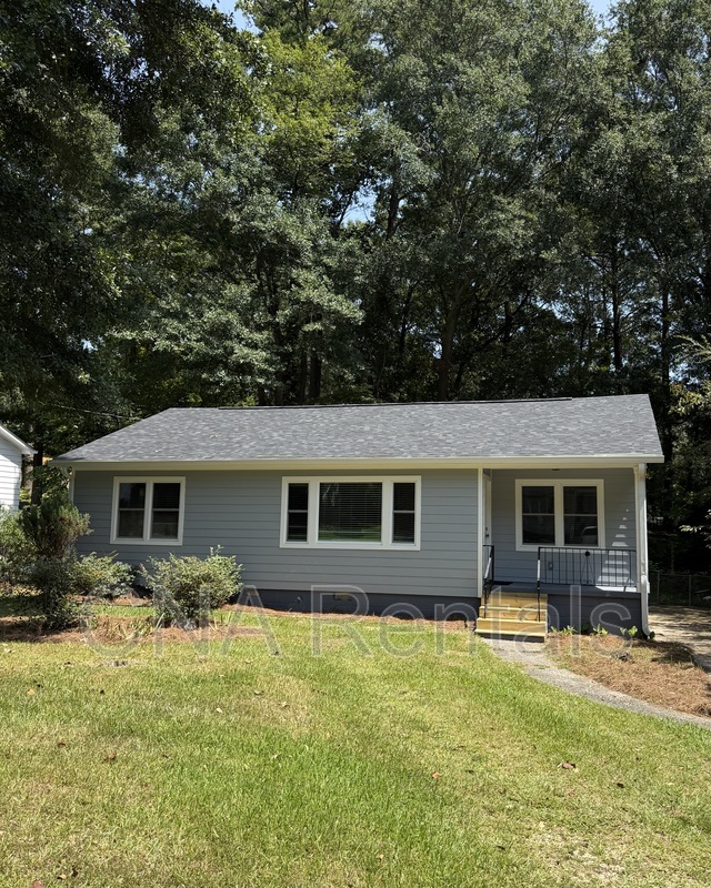 Smyrna House: 2047 Benson Ave SE