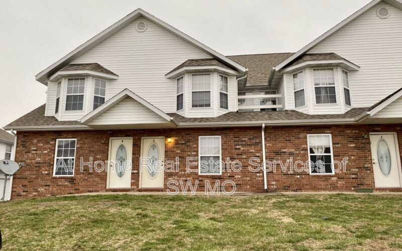 Ozark Townhome: 1503 W Frosty