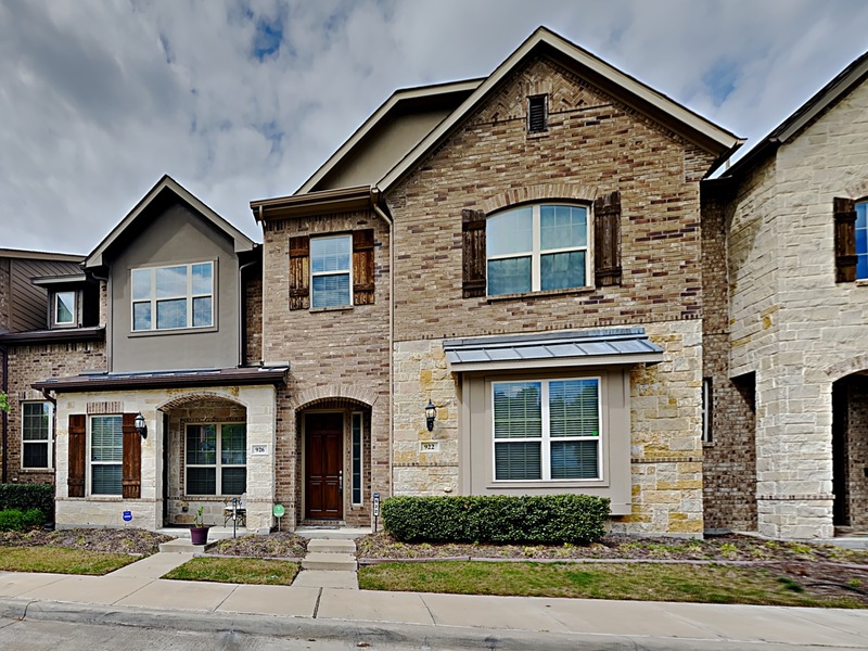 Richardson House: 922 Dartford Dr