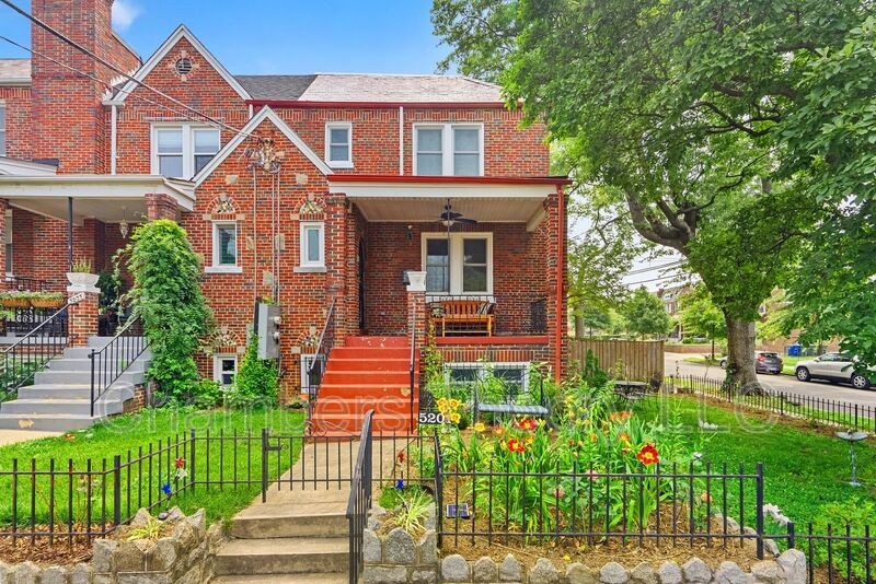 Washington Townhome: 5201 2nd St. NW