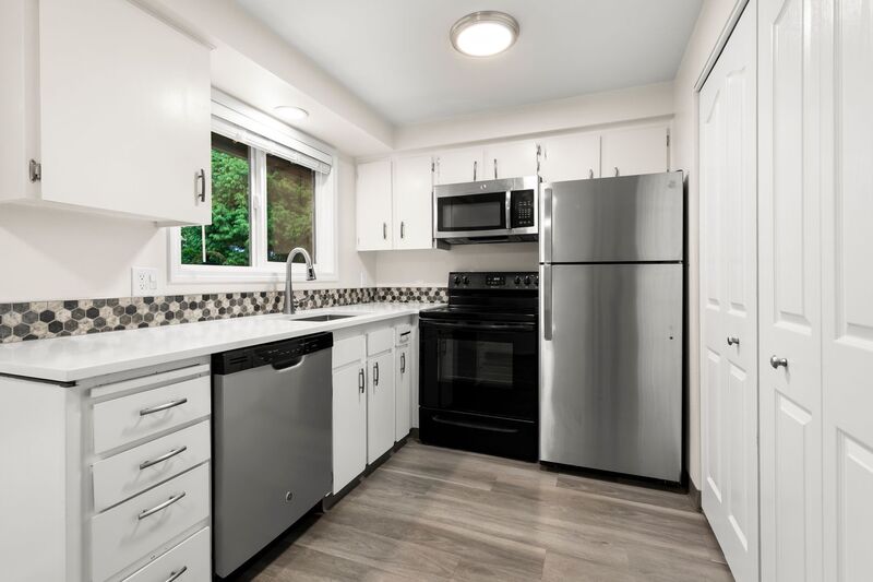 Gresham Condo: 885 SE Lambert Cir