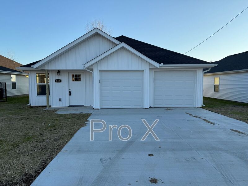 Carterville House: 121 W. Lewis