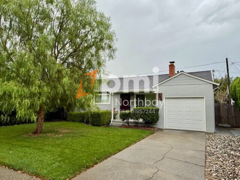 Vacaville House: 389 Acacia St