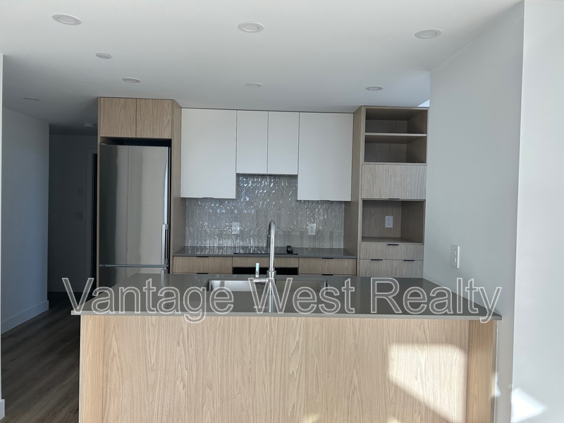 Kelowna Condo: 2305-1488 Bertram St