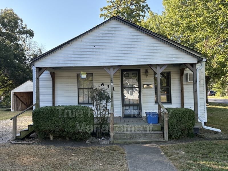 Ada House: 631 W 5th