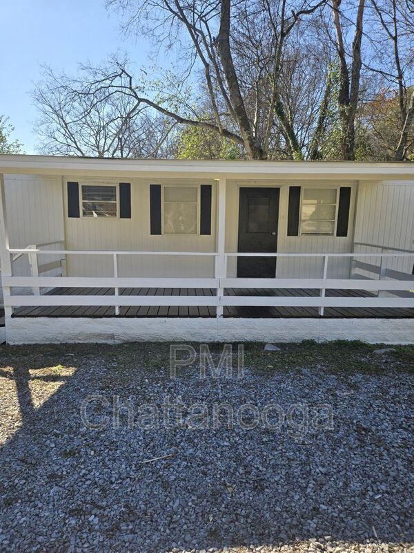 Chattanooga House: 997 West Elmwood Drive