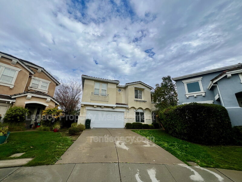 Martinez House: 116 Burgundy Ct