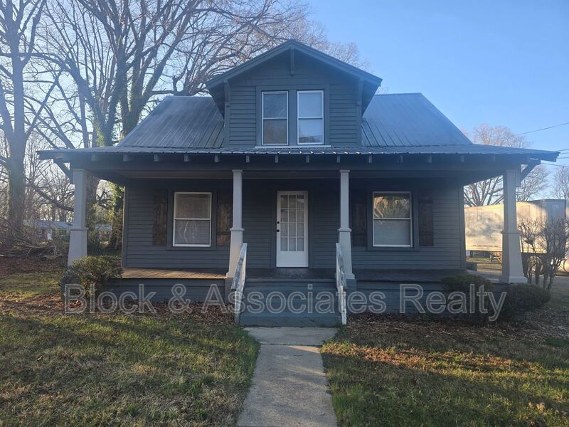 Archdale House: 222 LIBERTY RD