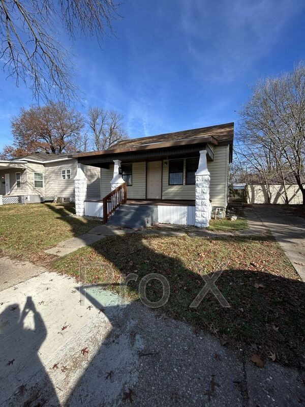 Pittsburg House: 910 N Grand