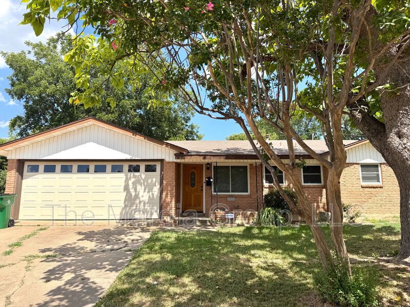 Haltom City House: 3720 Eastridge Dr.