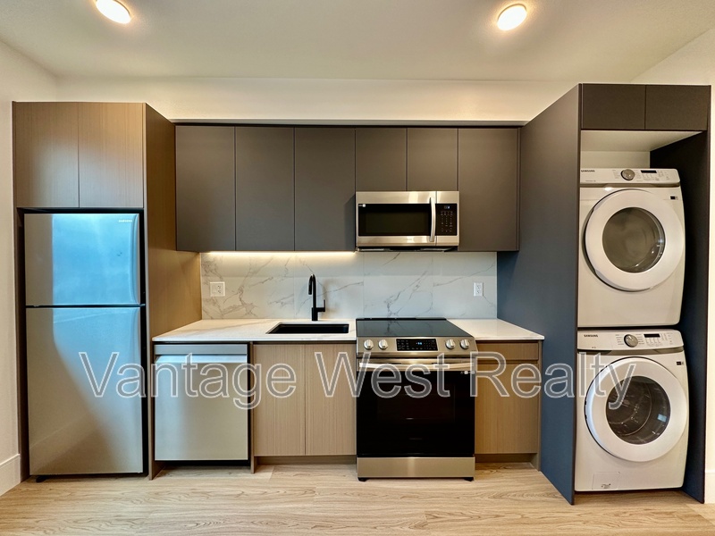Kelowna Condo: 417-720 KLO Rd