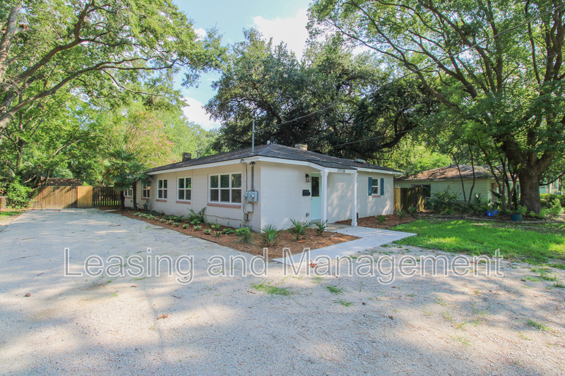 Charleston Condo: 1757 Skinner Avenue