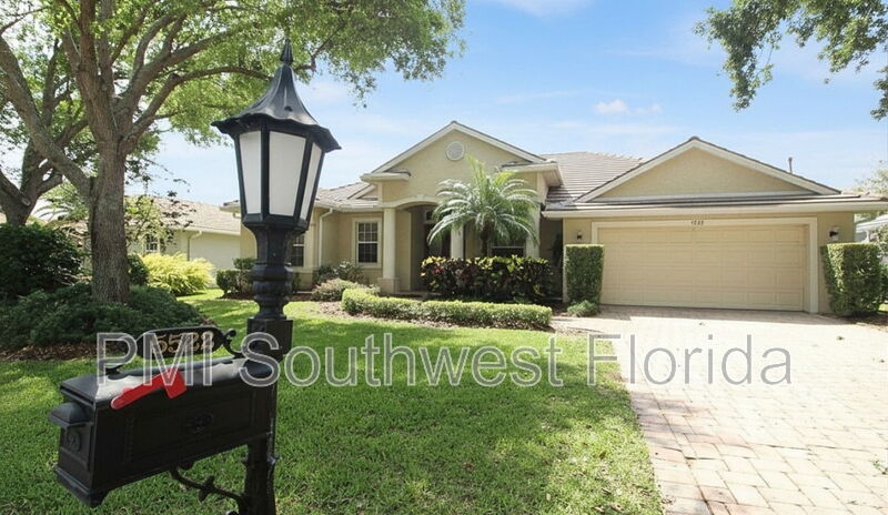 Sarasota House: 5522 Eastwind Drive