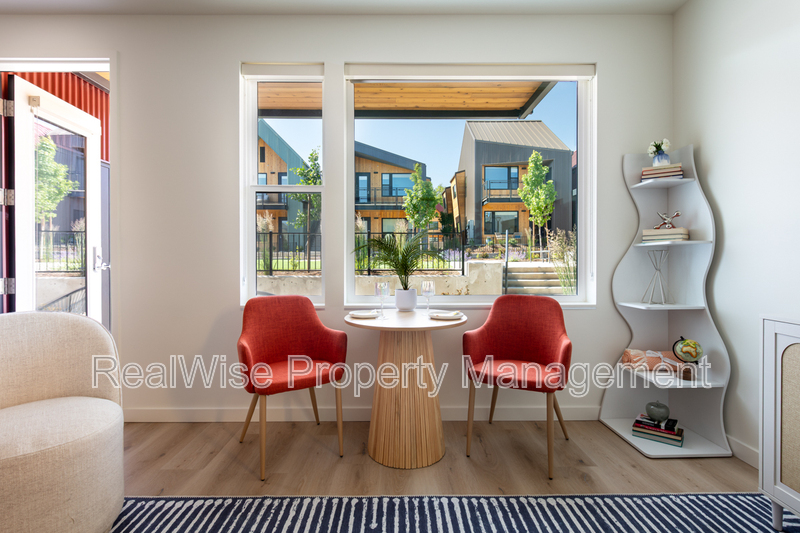 Ashland House: 1244 Quincy St