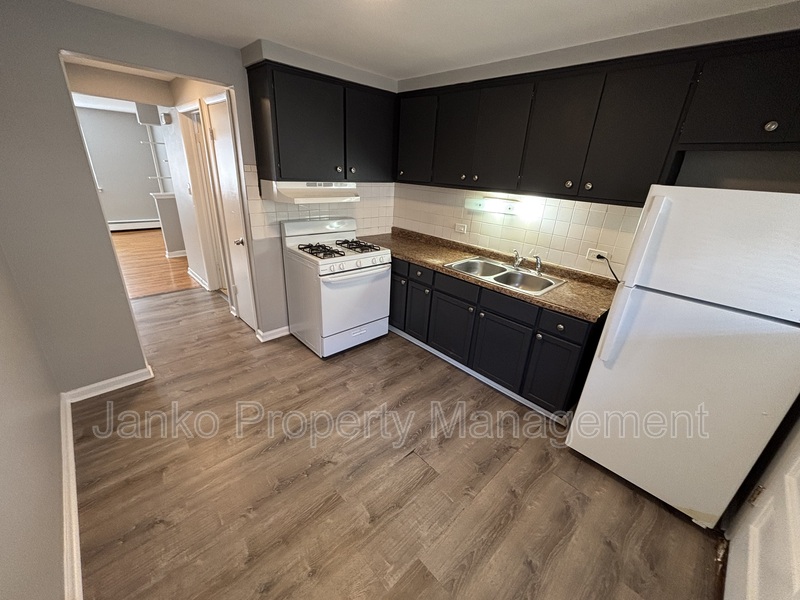 Broadview Condo: 2108 S 17th Ave