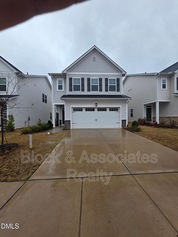 Raleigh House: 109 Sea Cave Ln