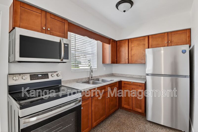 Riviera Beach Condo: 58 W 27th