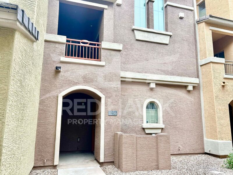 Gilbert House: 240 W Juniper Ave