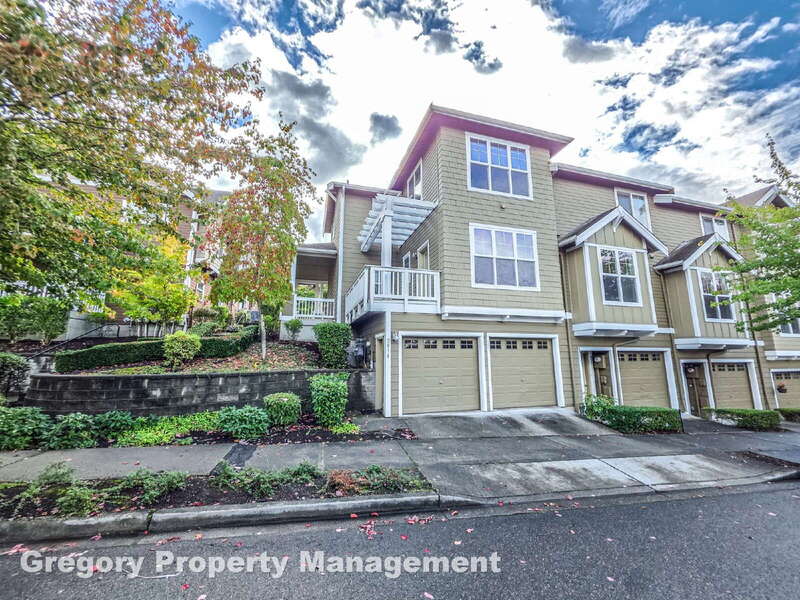 Issaquah Townhome: 2018 17th Ave NE