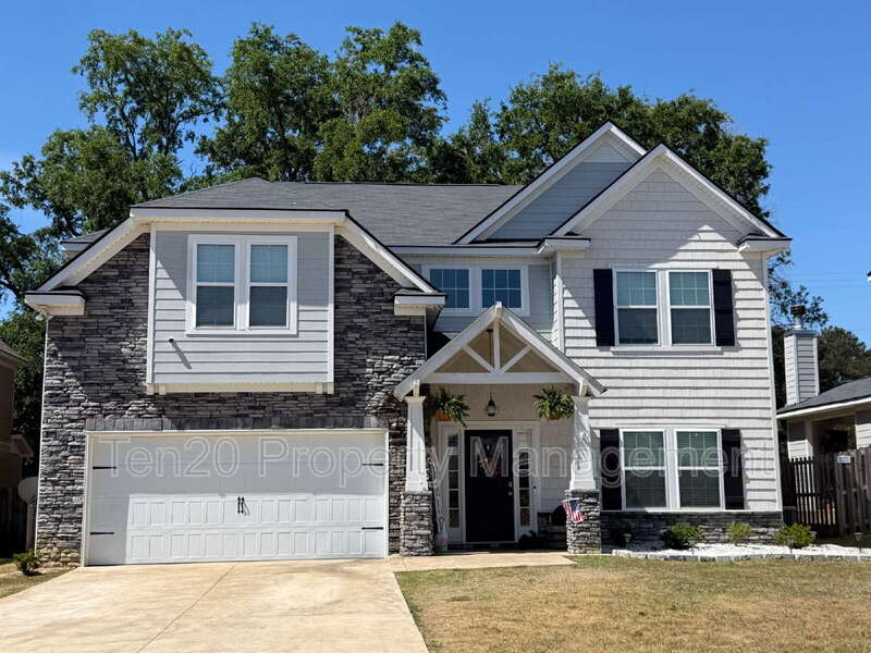 Smiths Station House: 106 White Oak Pl