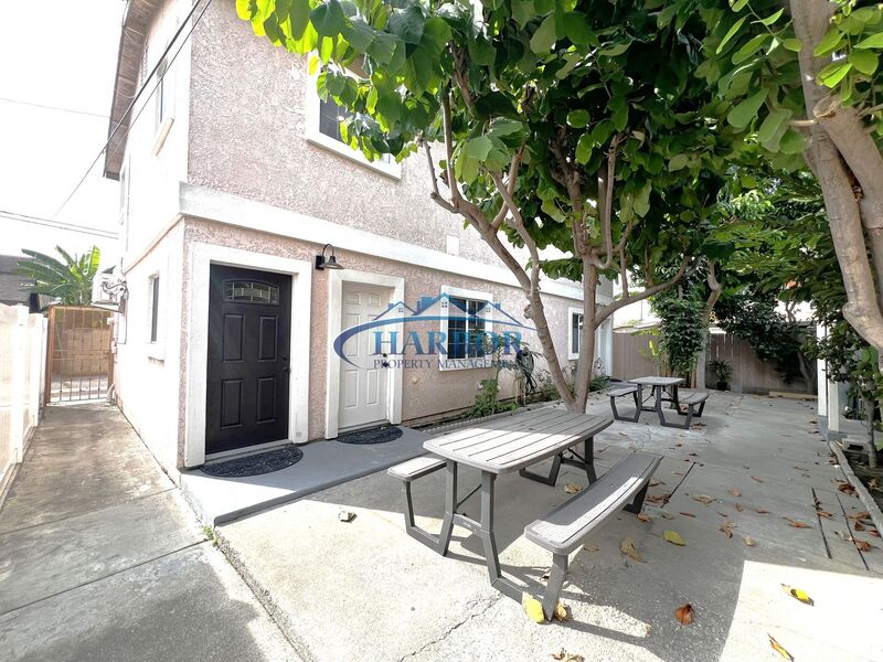 Downey Condo: 8128 Devenir Avenue