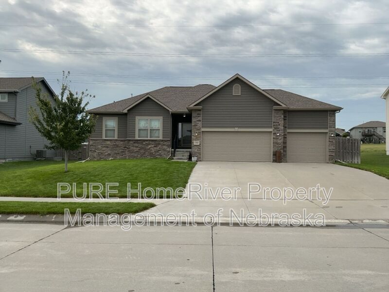 Papillion House: 11910 S 112th St